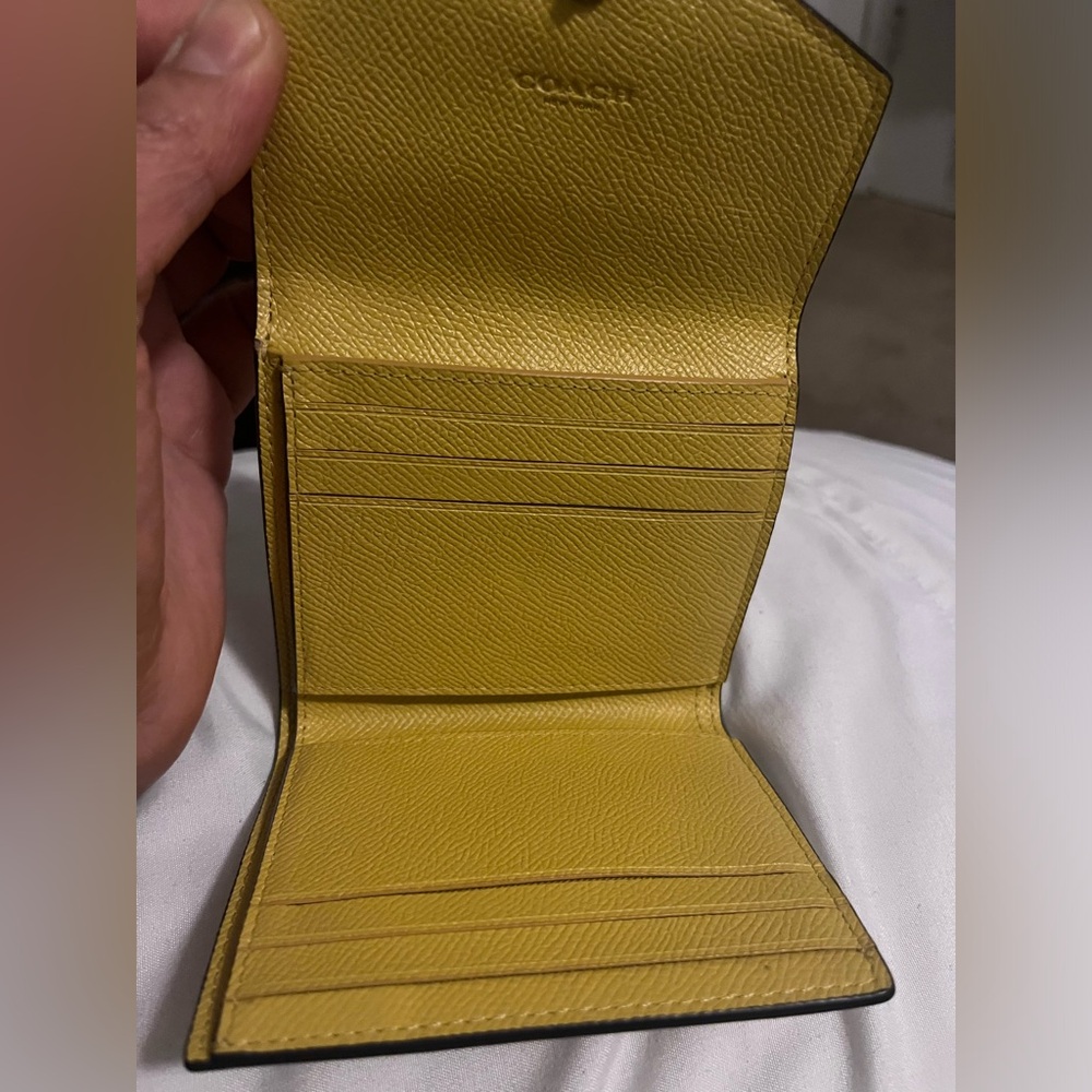 Coach Wyn Wallet - Picture 4 of 8